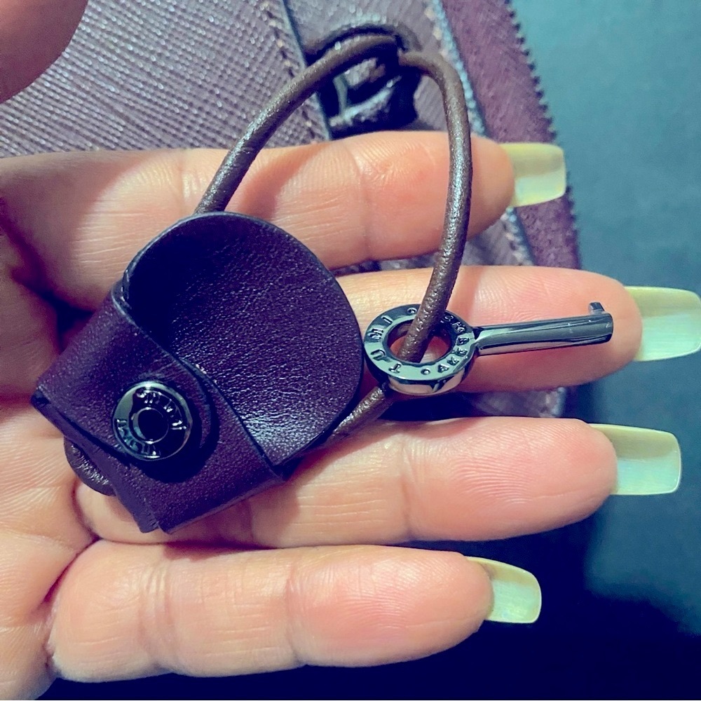 NIB RARE Tumi Locking Portfolio Saffiano Leather With Handles In Burgundy - Picture 6 of 16